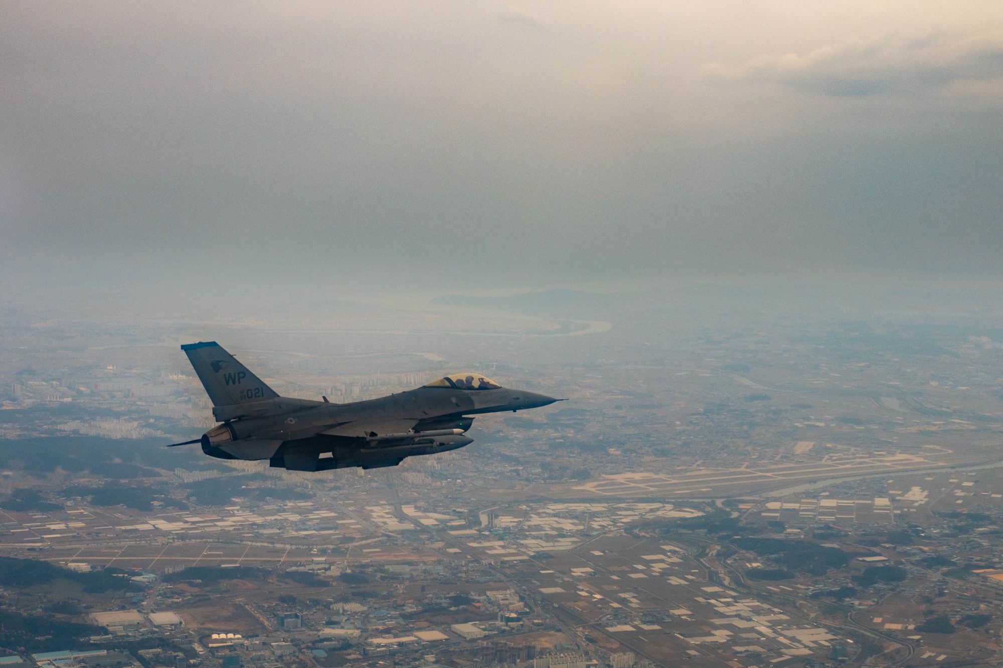 F-16 PoBIT в полёте над Южной Кореей